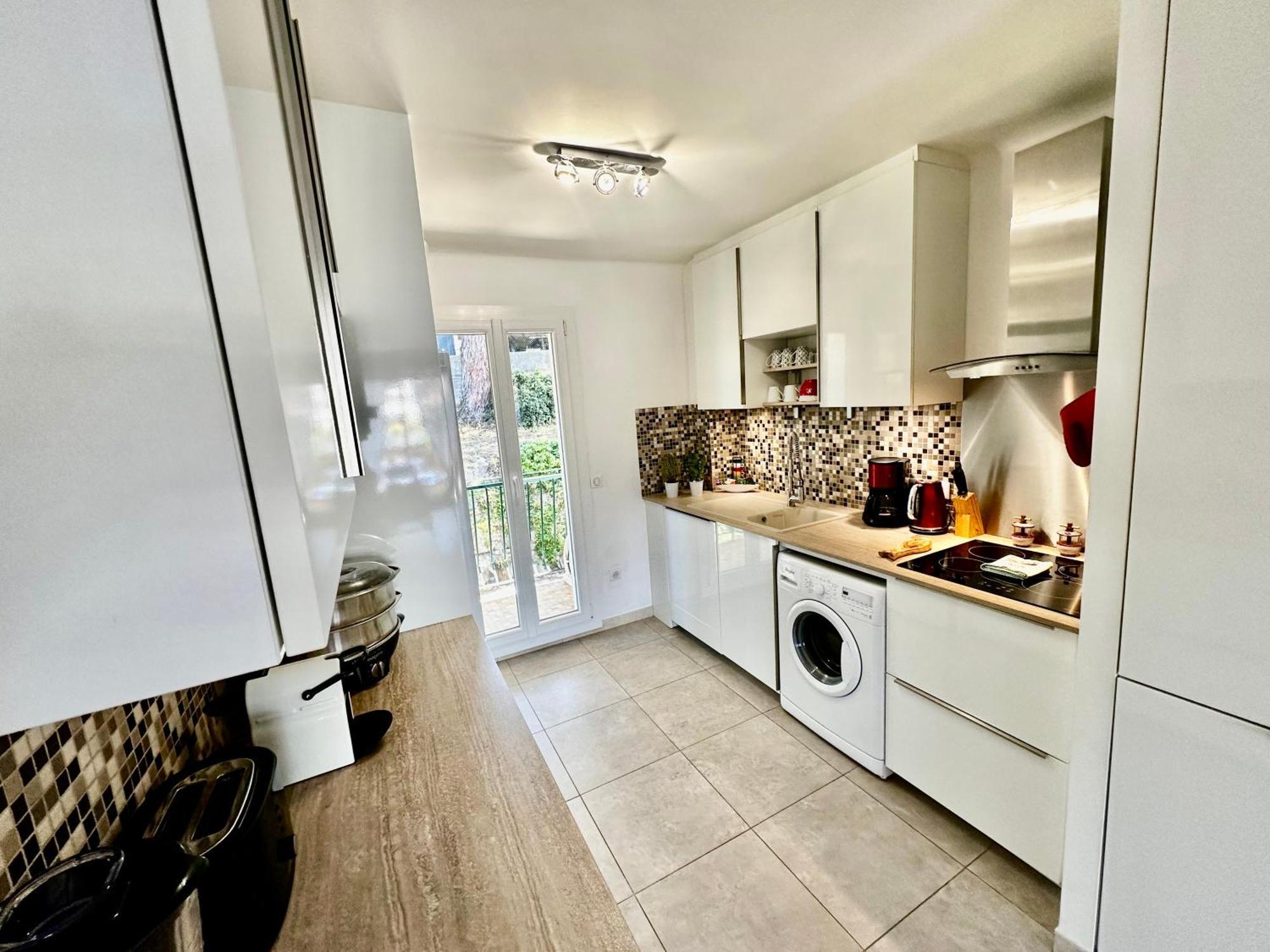 Village Options Parking And Baby Apartment Cassis